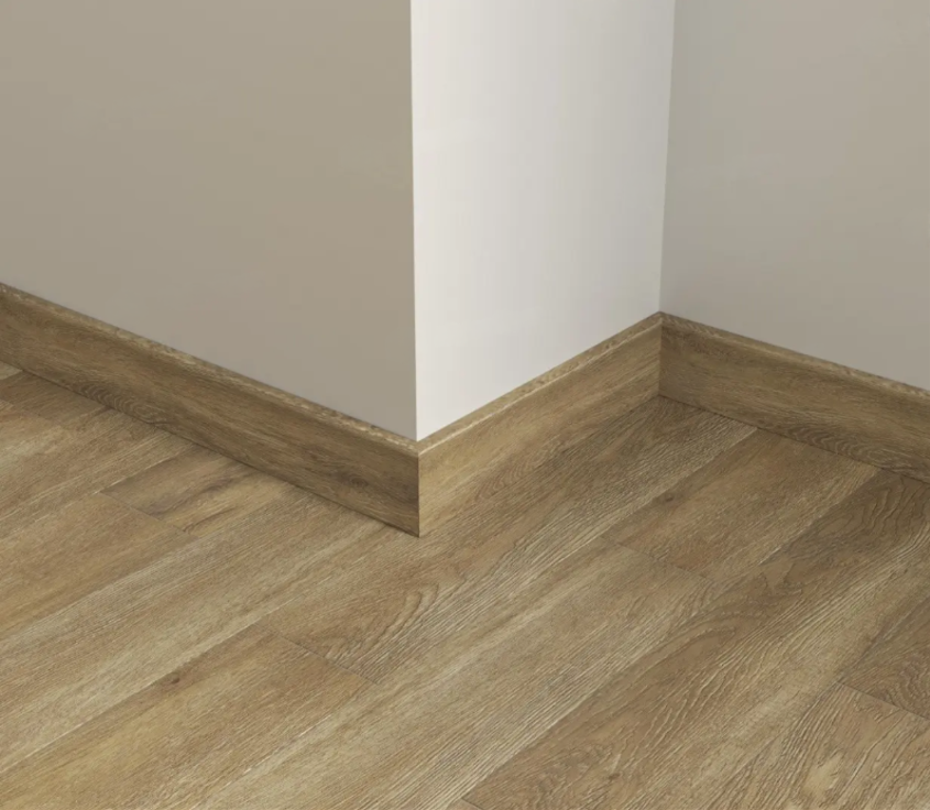 Плинтус Alpine Floor Parquet Light Макадамия SK 13-10 2200×80×12,5 фото в интерьере